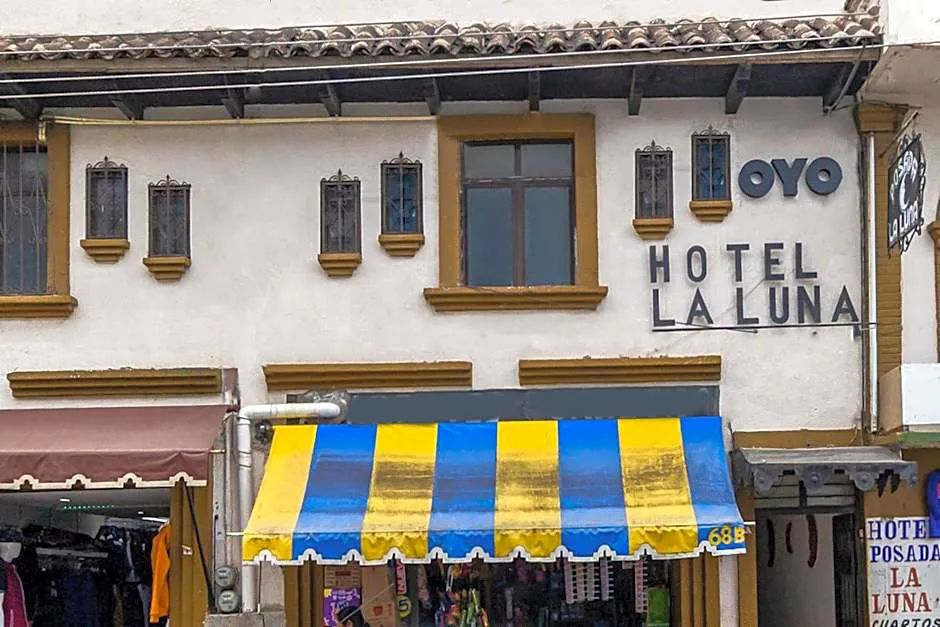 OYO Hotel La Luna hotel hero