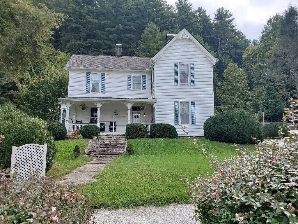 Key Falls Inn hotel hero