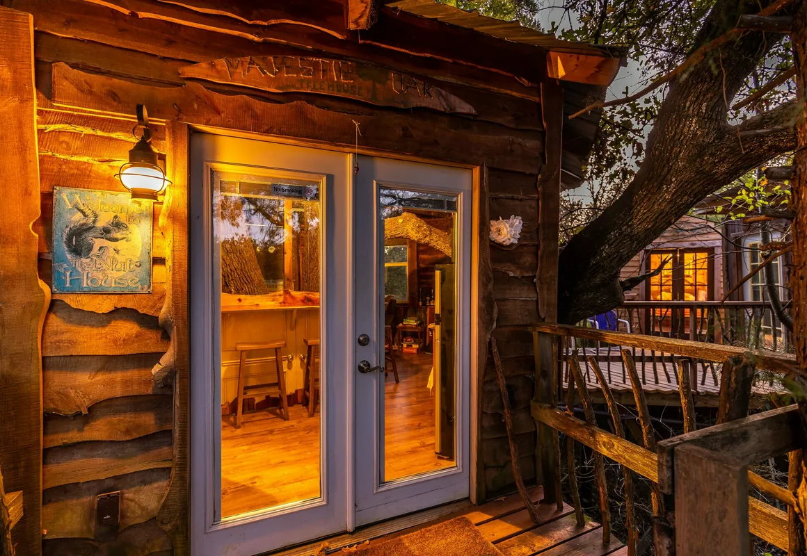 Savannah's Meadow hotel hero