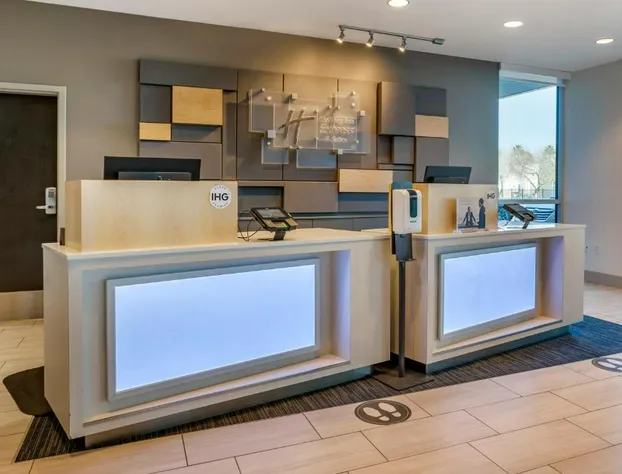 Holiday Inn Express & Suites Phoenix Dwtn - State Capitol by IHG hotel detail image 2