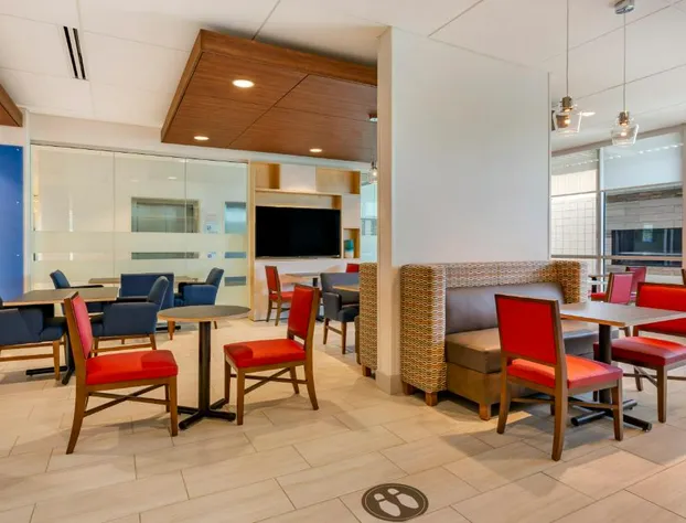 Holiday Inn Express & Suites Phoenix Dwtn - State Capitol by IHG hotel detail image 4