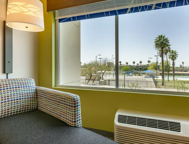 Holiday Inn Express & Suites Phoenix Dwtn - State Capitol by IHG hotel detail image 4