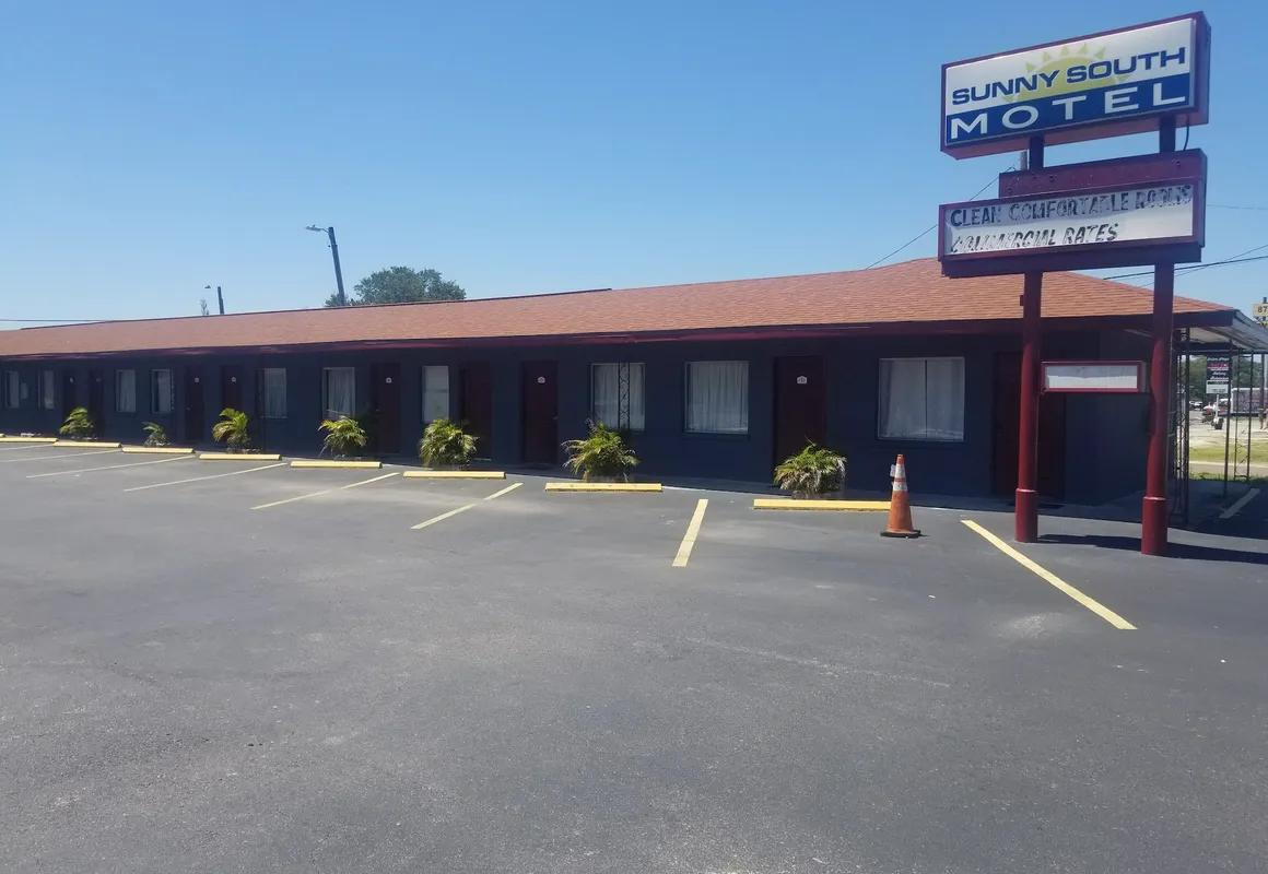 Sunny South Motel hotel hero