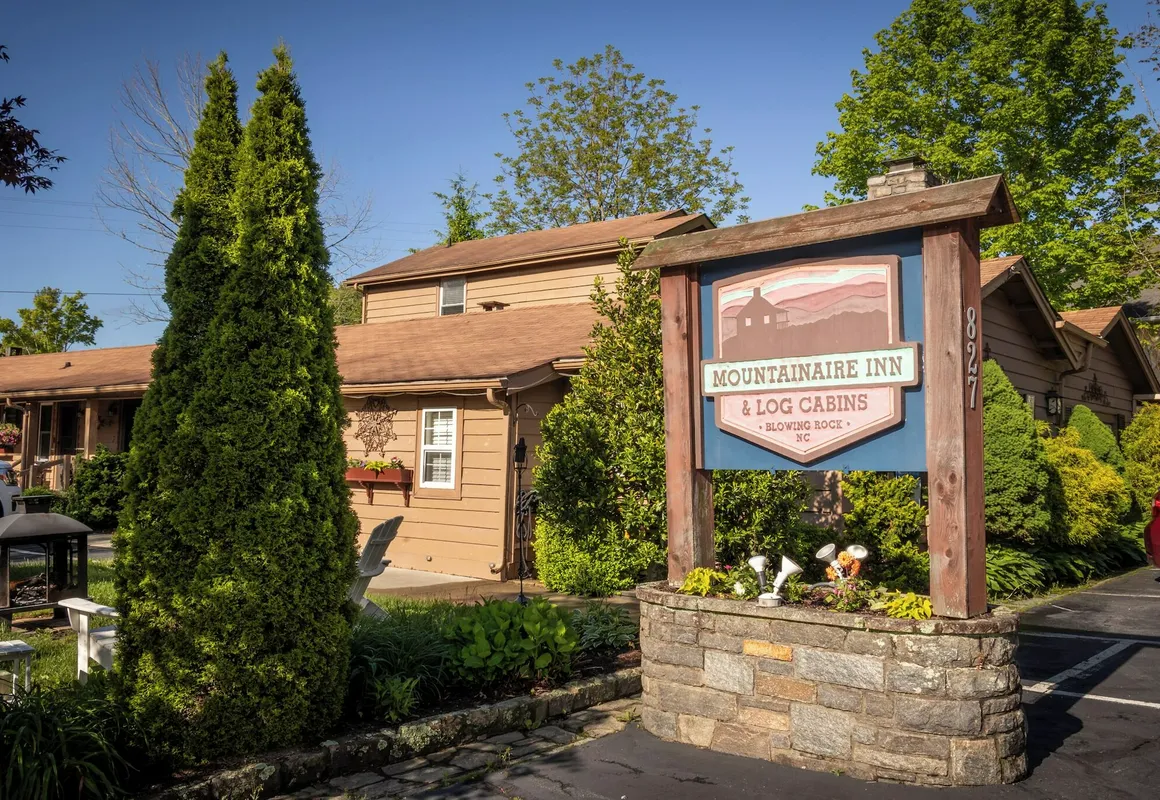 Mountainaire Inn and Log Cabins hotel hero