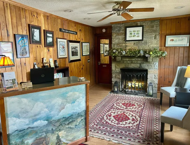 Mountainaire Inn and Log Cabins hotel detail image 3