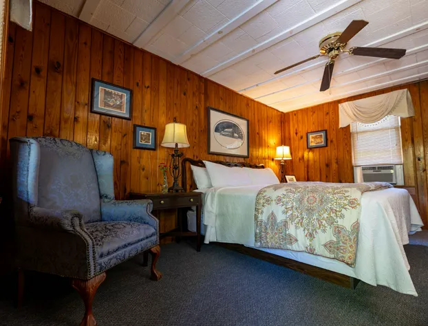 Mountainaire Inn and Log Cabins hotel detail image 4