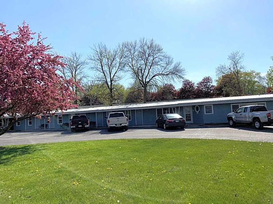 Hometown Inn hotel hero