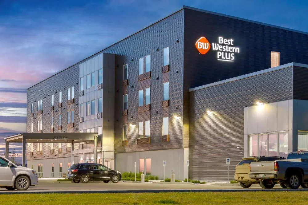 Best Western Plus Dauphin hotel hero