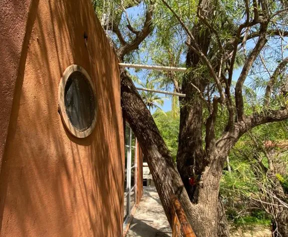 El Barco hotel detail image 2