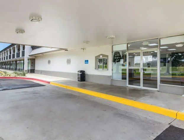 Motel 6 Groves, TX hotel detail image 3