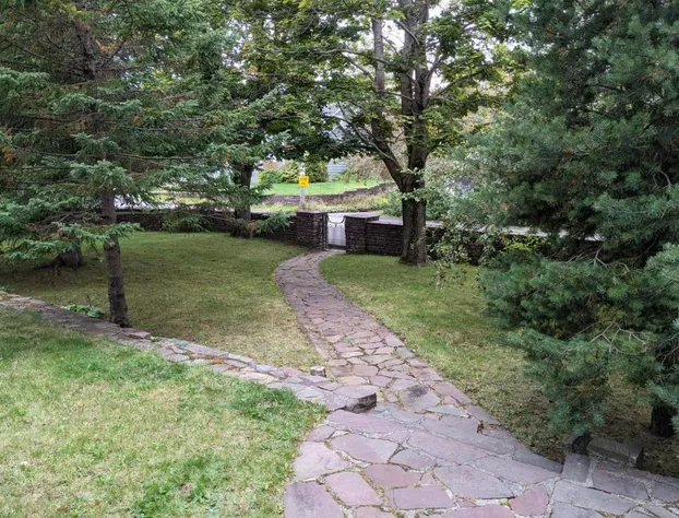 Hill Road Manor Bed & Breakfast hotel detail image 1