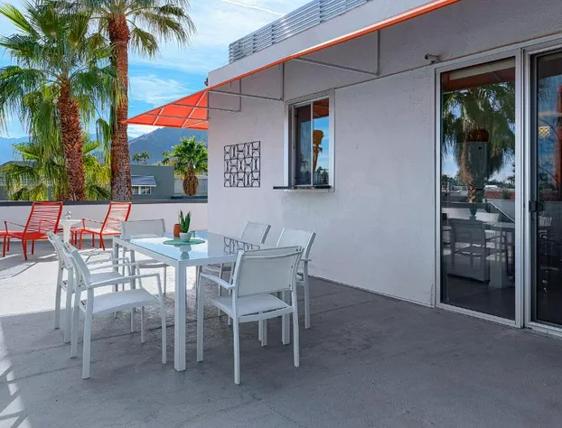 The Twist Palm Springs hotel detail image 2