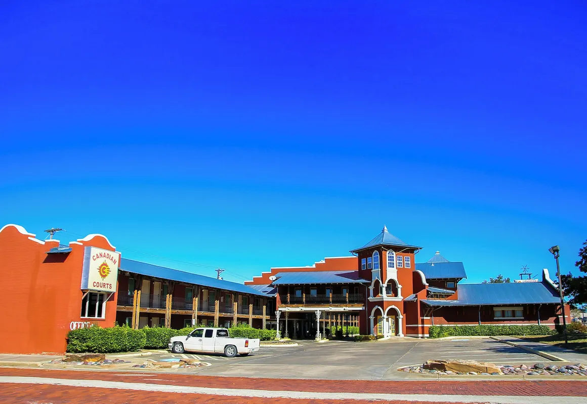 BO HOTEL (Canadian Courts) hotel hero