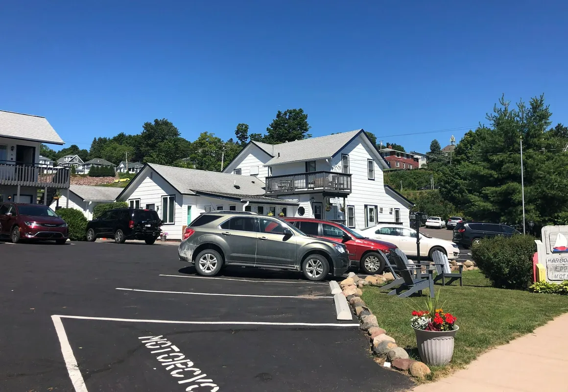 Harbor's Edge Motel hotel hero