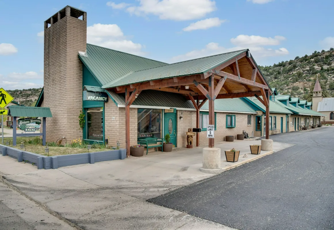 Dolores Mountain Inn hotel hero