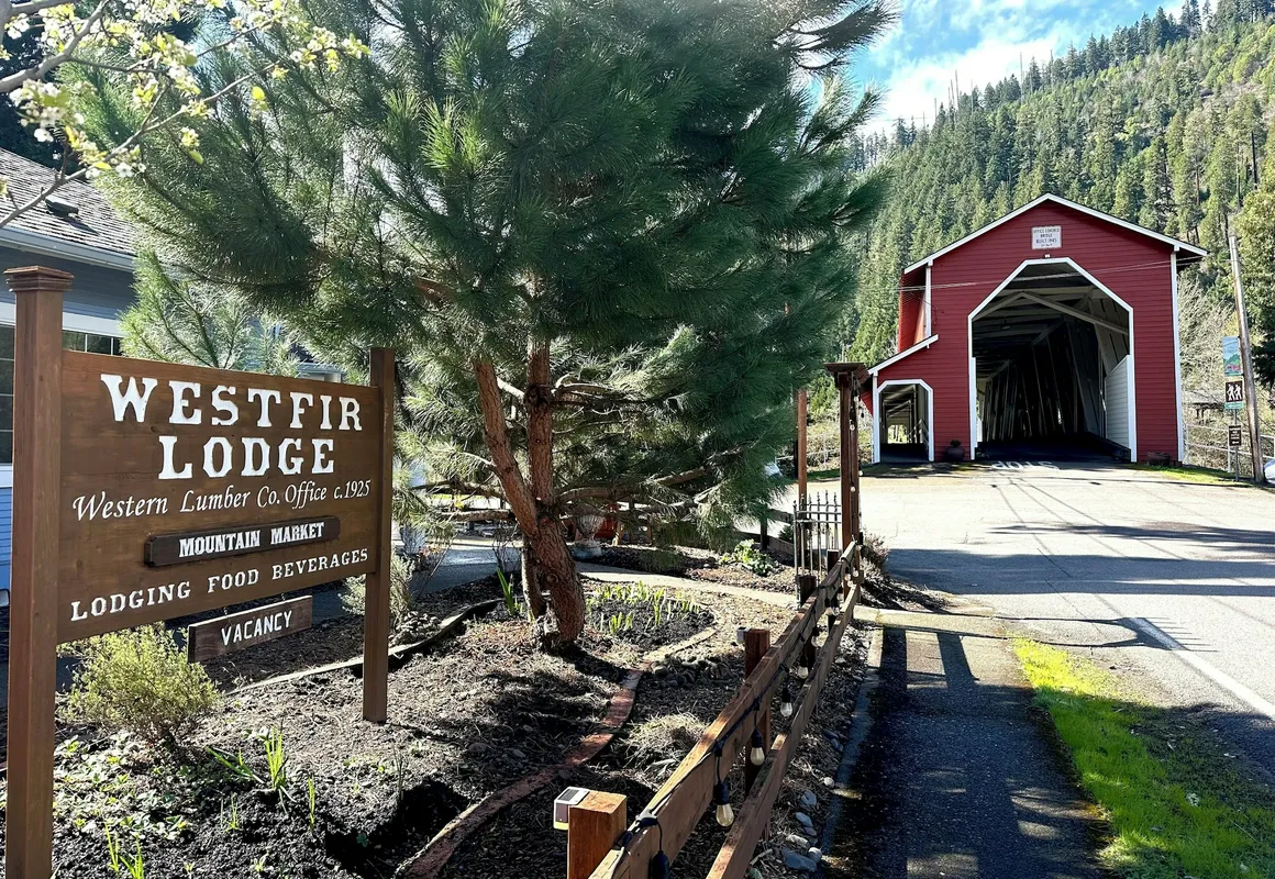 Westfir Lodge & Mountain Market hotel hero