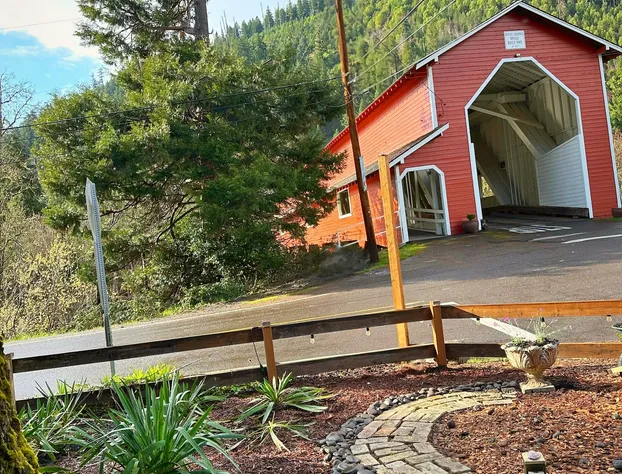 Westfir Lodge & Mountain Market hotel detail image 4