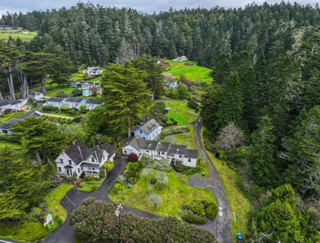 Dennen's Victorian Farmhouse hotel detail image 3