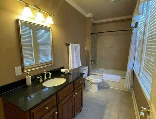 The Woodford Inn hotel detail image 3