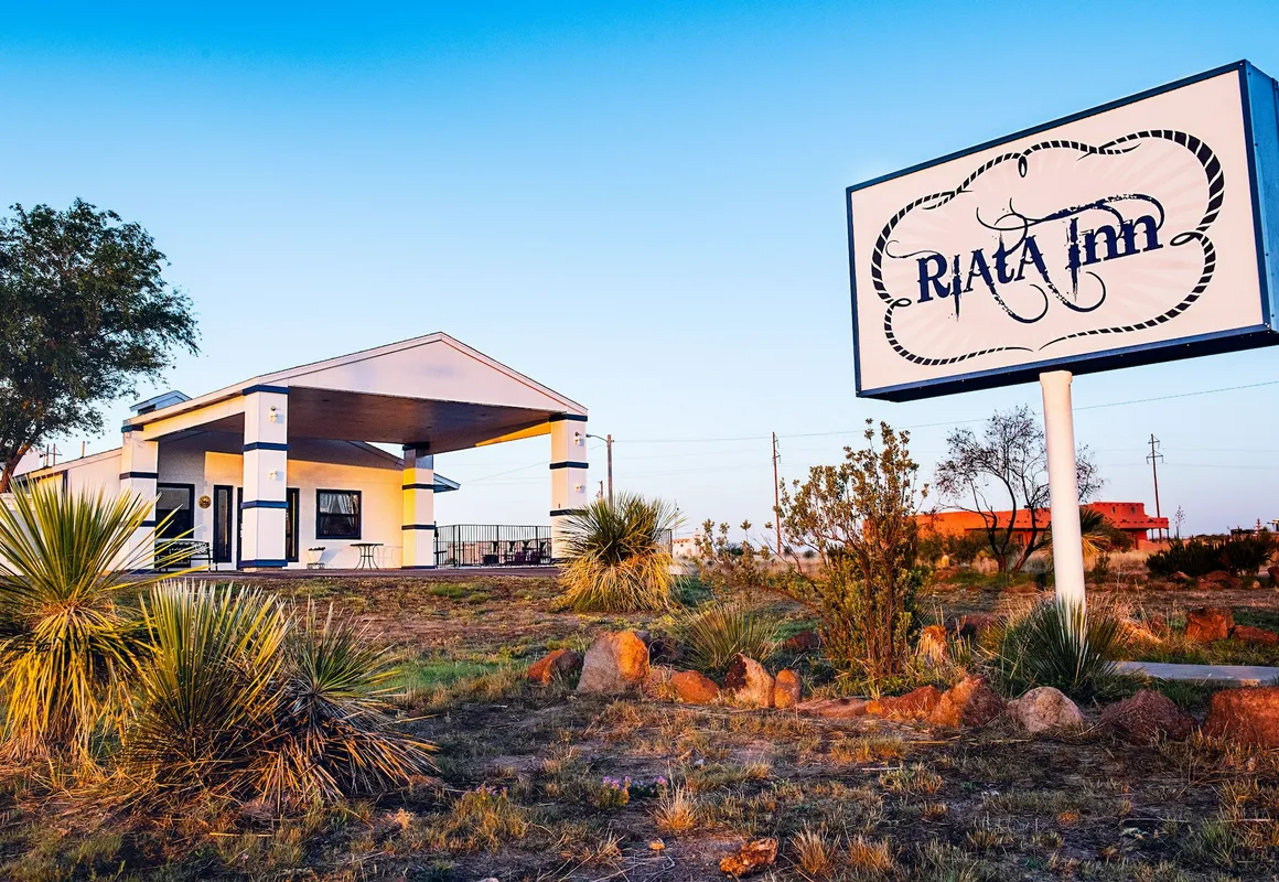 Riata Inn hotel hero