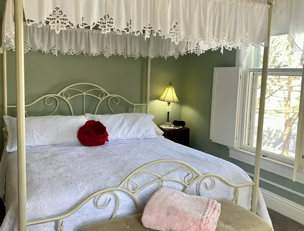 Red Rose Inn Bed & Breakfast hotel detail image 4