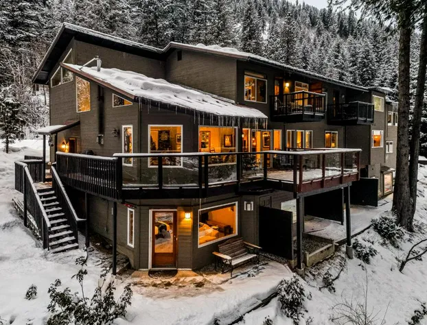 All Seasons River Inn hotel detail image 1