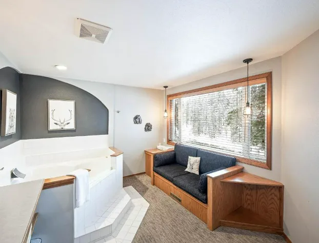 All Seasons River Inn hotel detail image 3