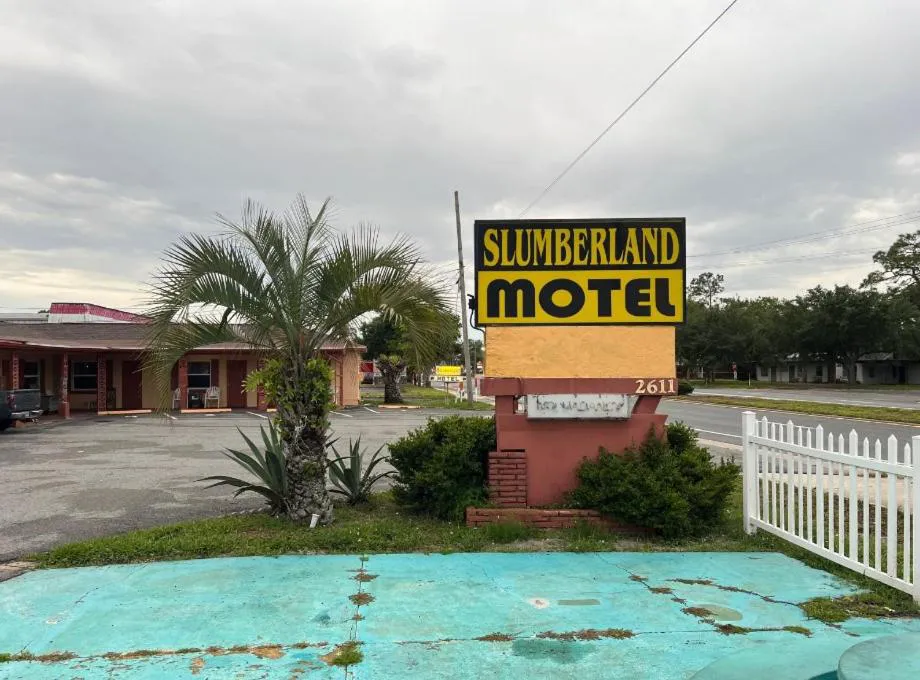 Slumberland Motel hotel hero
