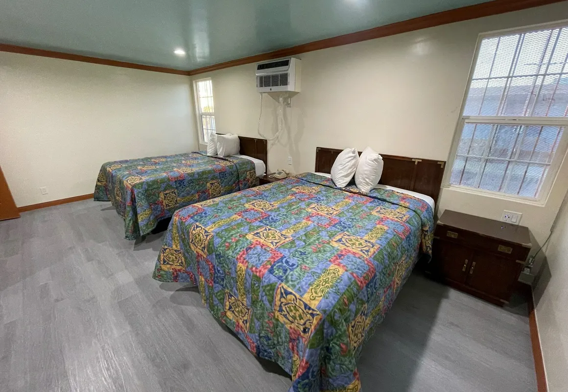 Hilltop Motor Inn hotel hero