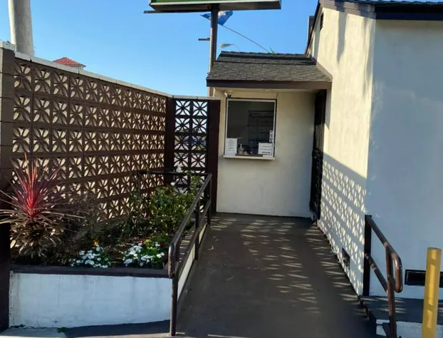 Cozy motel hotel detail image 3