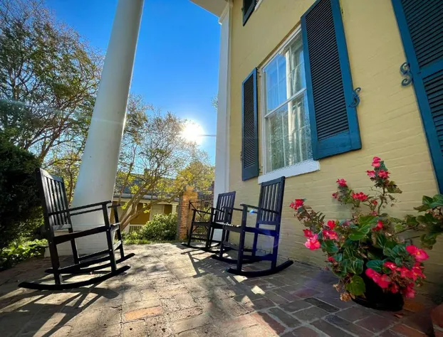 Anchuca Historic Mansion & Inn hotel detail image 4