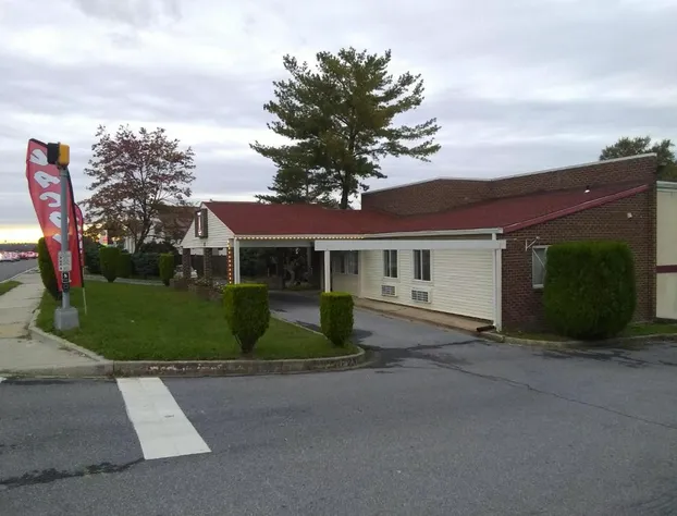 Red Crown Inn hotel detail image 4