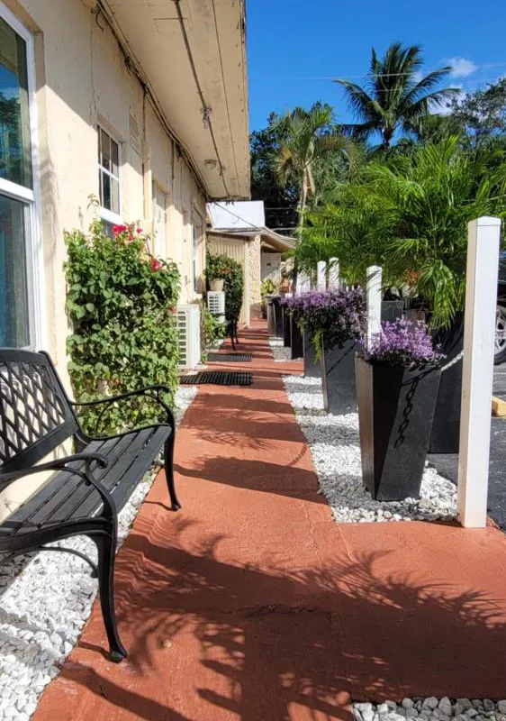 Barefoot Mailman Inn & Suites hotel hero