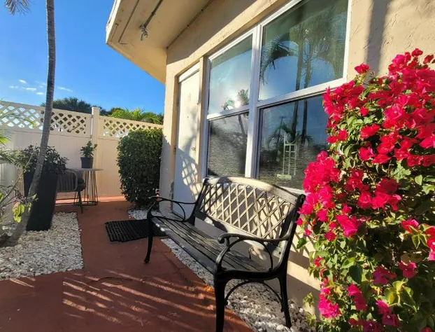 Barefoot Mailman Inn & Suites hotel detail image 2