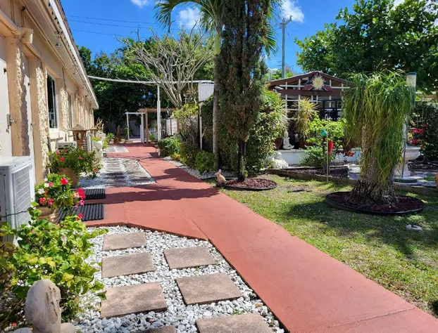 Barefoot Mailman Inn & Suites hotel detail image 3