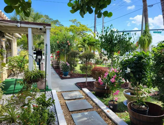 Barefoot Mailman Inn & Suites hotel detail image 4