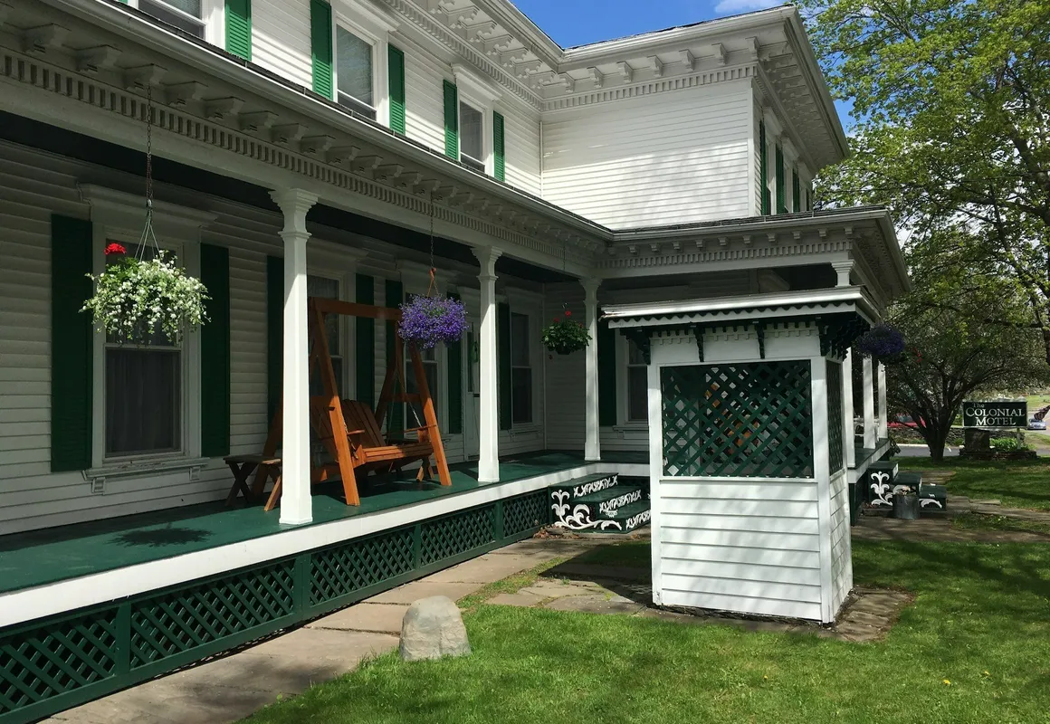 The Colonial Motel hotel hero