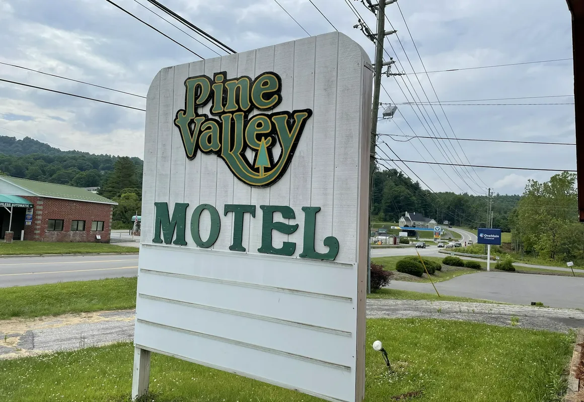 Pine Valley Motel hotel hero