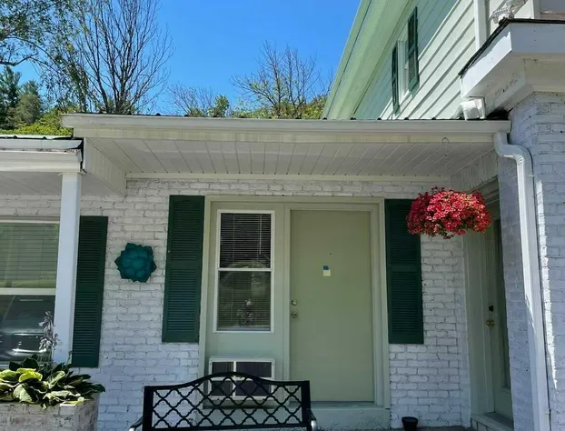 Geneva Hotel & Tiki Bar hotel detail image 1