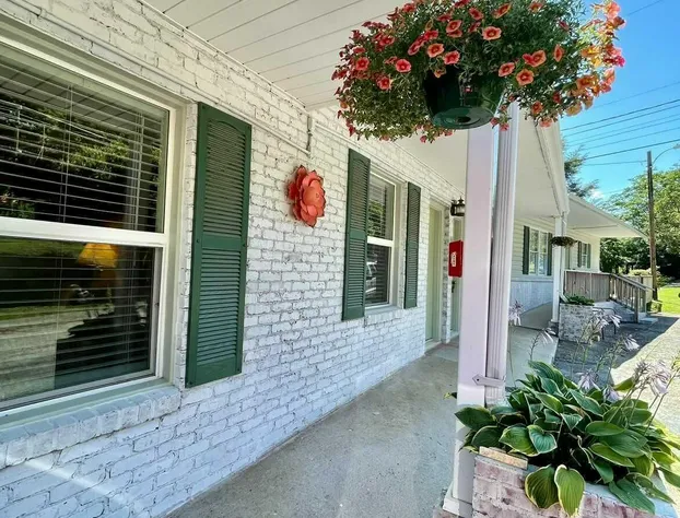 Geneva Hotel & Tiki Bar hotel detail image 2