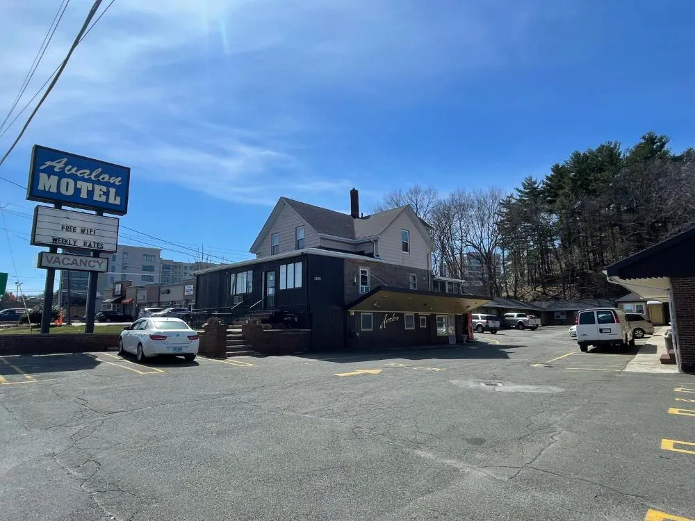 Avalon Motel hotel hero