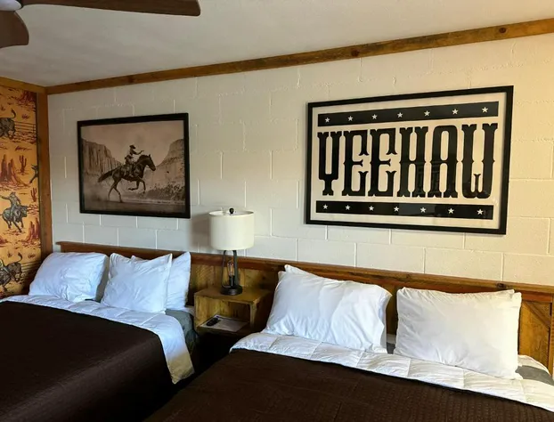 Holiday Motel & RV Park hotel detail image 3