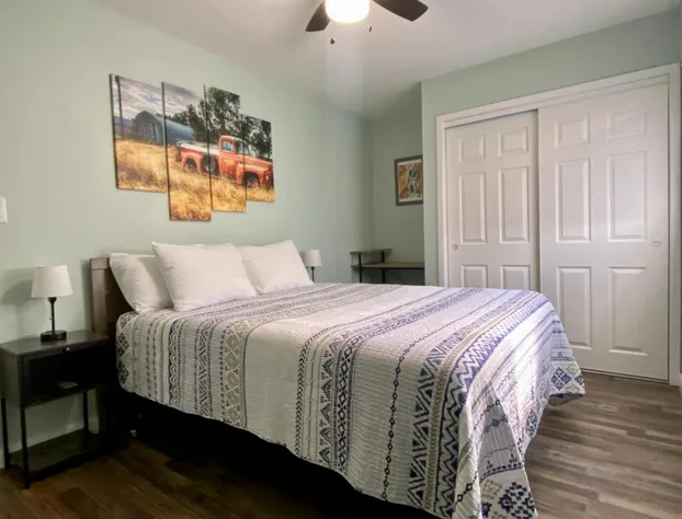 Holiday Motel & RV Park hotel detail image 4