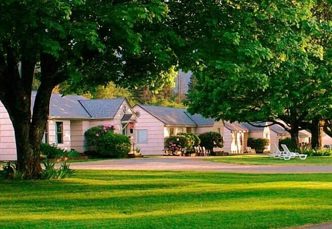 Cascade Motel hotel hero