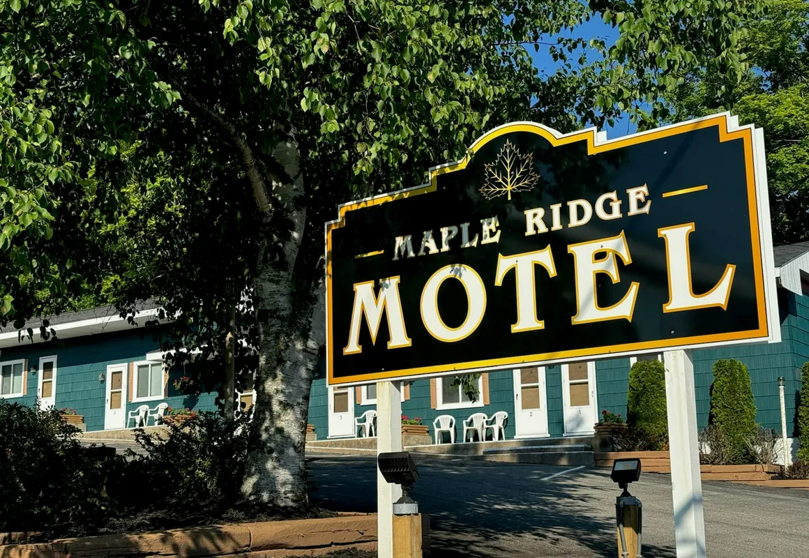 Maple Ridge Motel hotel hero
