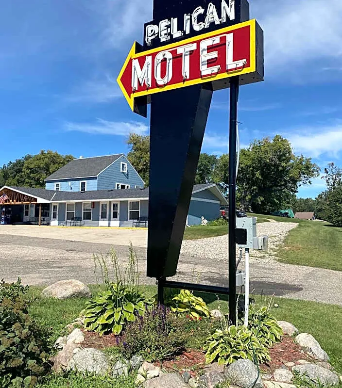 Pelican Motel hotel hero