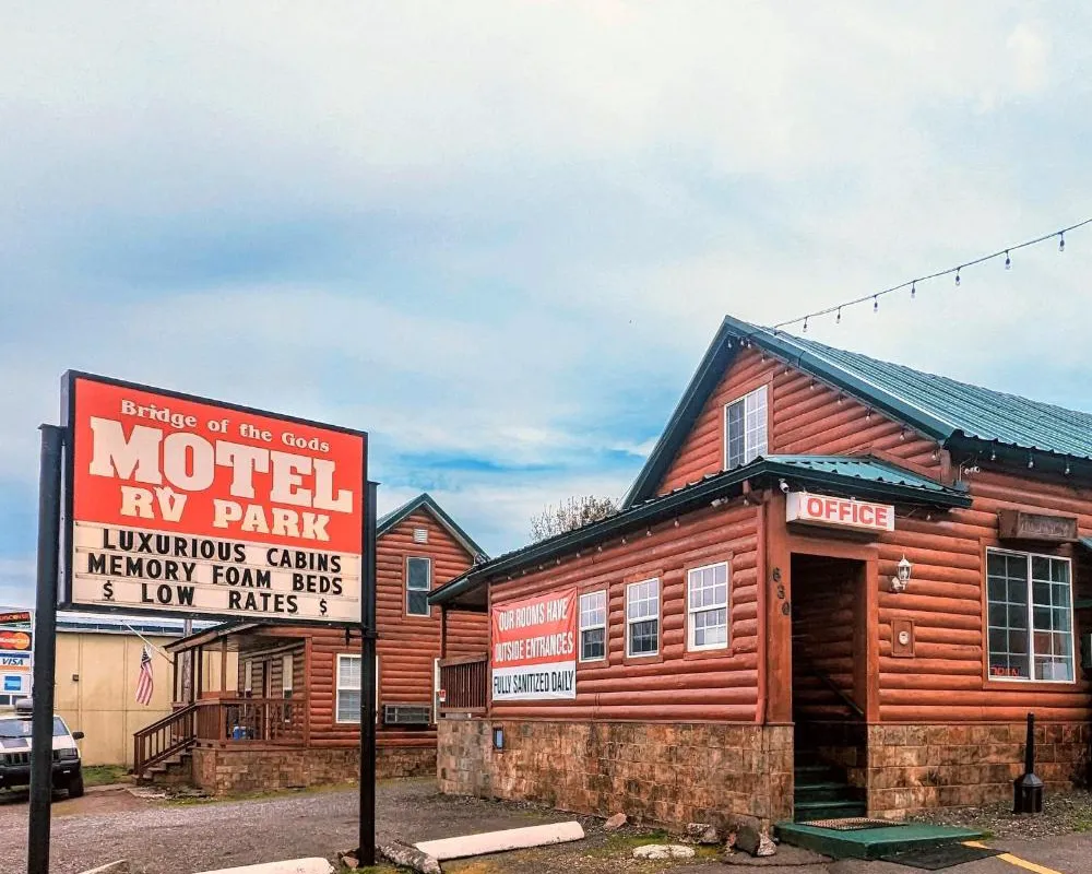 Bridge of The Gods hotel hero