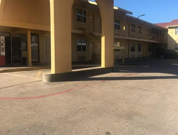 Red Crown Inn hotel detail image 1