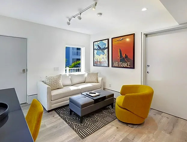 Ocean Treasure Beachside Suites hotel detail image 2