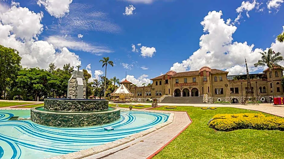 Hotel Catalina hotel hero